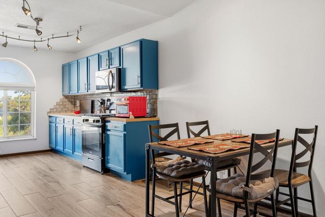 1362 Vista Escondida Court SW, Los Lunas, NM 87031