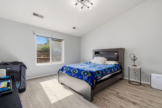 1362 Vista Escondida Court SW, Los Lunas, NM 87031