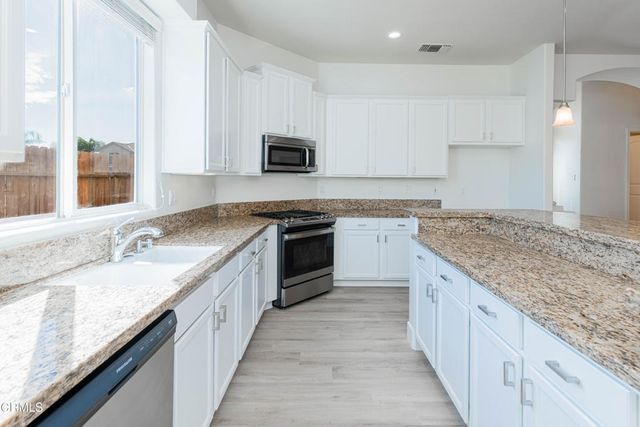 3102 Grandview Lane, Bakersfield, CA 93313