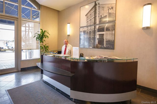 25 Leroy Place PH1, New Rochelle, NY 10801