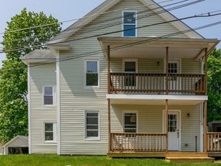 10 Fifth Ave 3, Webster, MA 01570