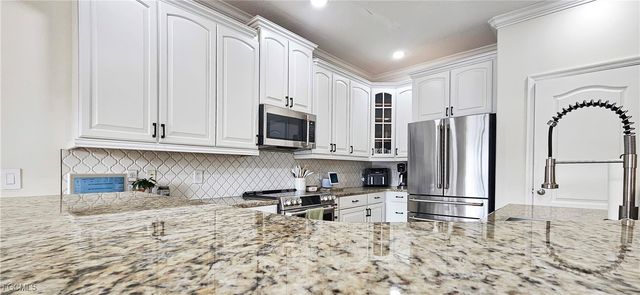 2538 Blackburn CIR, Cape Coral, FL 33991