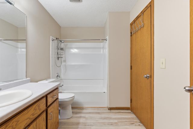 3230 Edgerton Street, Vadnais Heights, MN 55127