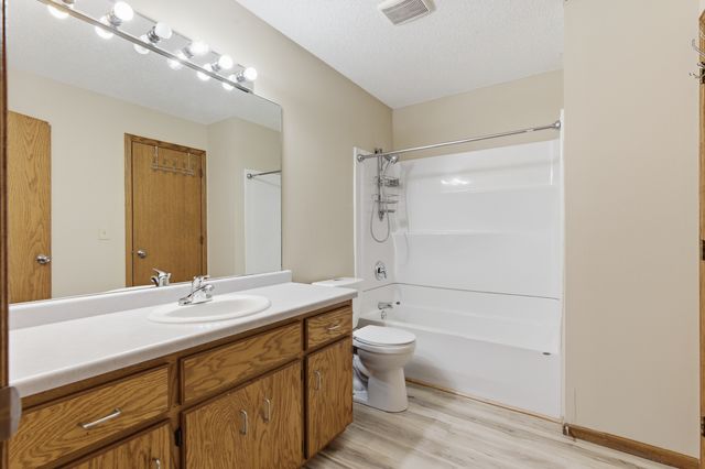 3230 Edgerton Street, Vadnais Heights, MN 55127