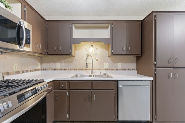 3230 Edgerton Street, Vadnais Heights, MN 55127