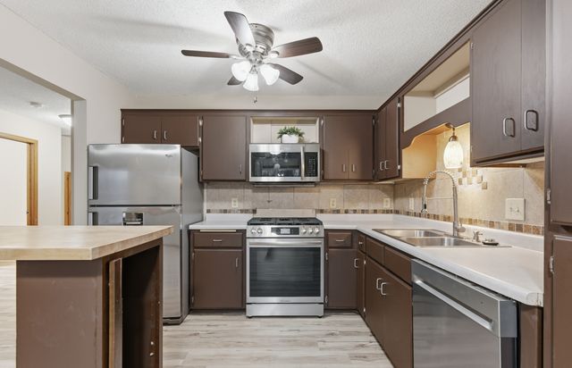 3230 Edgerton Street, Vadnais Heights, MN 55127