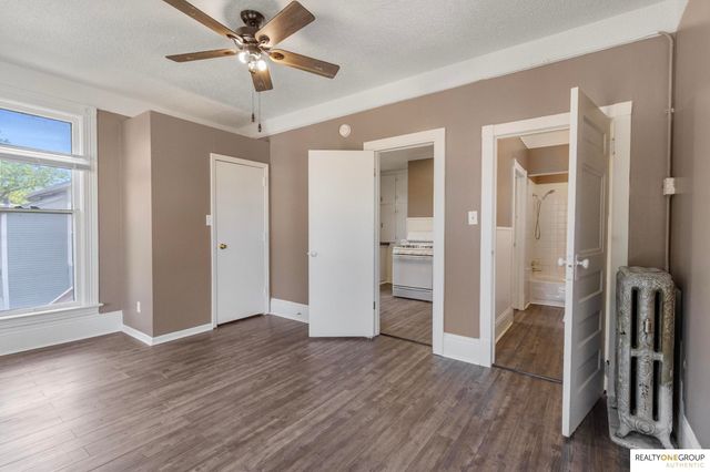 1309 S 32nd Street, Omaha, NE 68105