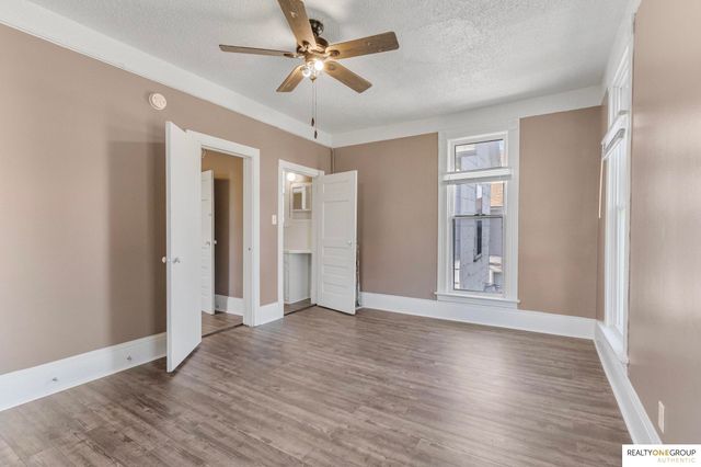 1309 S 32nd Street, Omaha, NE 68105
