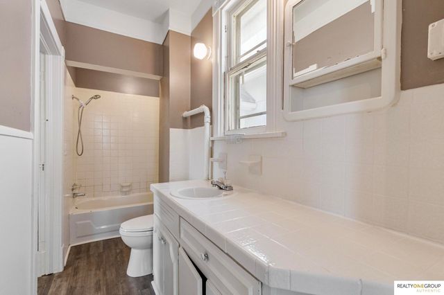 1309 S 32nd Street, Omaha, NE 68105