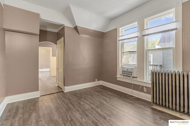 1309 S 32nd Street, Omaha, NE 68105