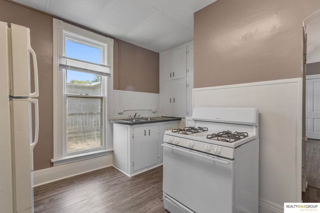 1309 S 32nd Street, Omaha, NE 68105