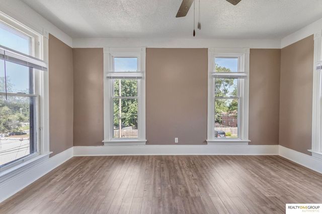 1309 S 32nd Street, Omaha, NE 68105