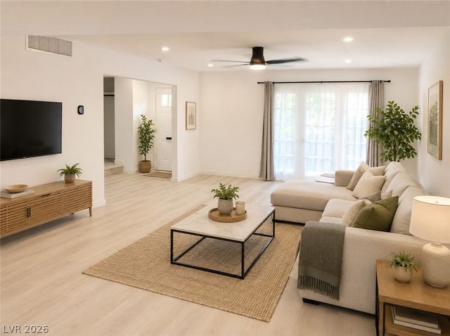 534 Tam O Shanter, Las Vegas, NV 89109