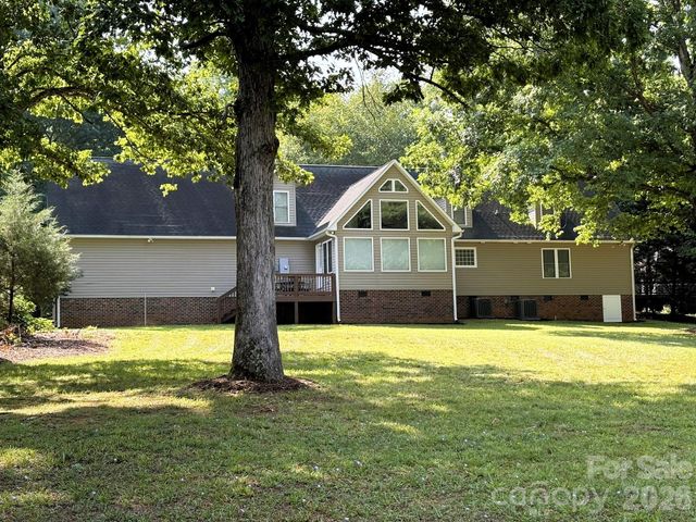 130 Canoe Court, Mount Gilead, NC 27306