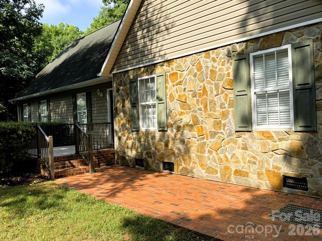 130 Canoe Court, Mount Gilead, NC 27306