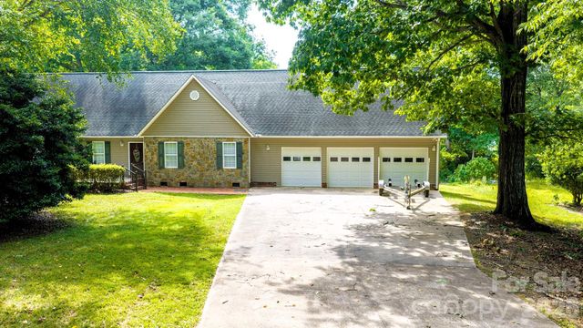 130 Canoe Court, Mount Gilead, NC 27306