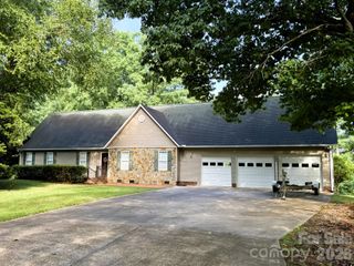 130 Canoe Court, Mount Gilead, NC 27306