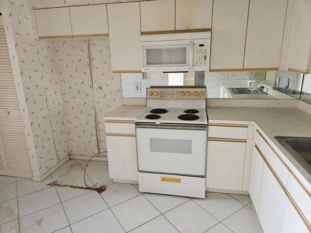 6065 Pointe Regal Circle 105, Delray Beach, FL 33484