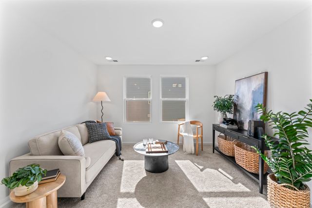 2942 Sharpstone Dr, Columbia, TN 38401