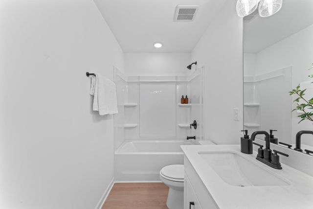 2942 Sharpstone Dr, Columbia, TN 38401