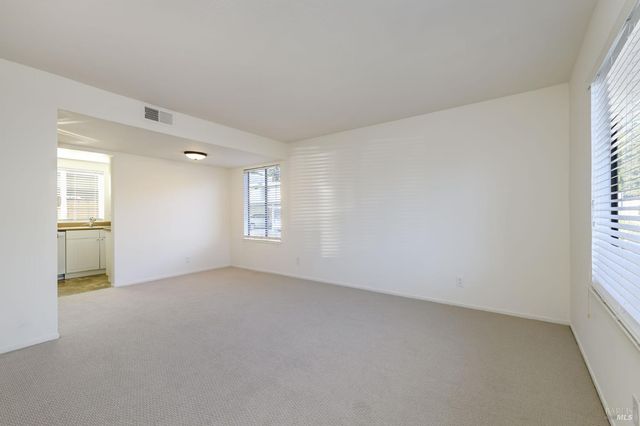 19 Manchester Ct, Novato, CA 94947