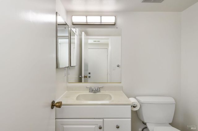 19 Manchester Ct, Novato, CA 94947