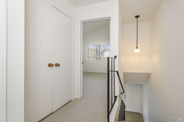 19 Manchester Ct, Novato, CA 94947