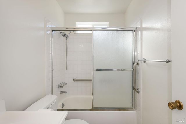 19 Manchester Ct, Novato, CA 94947