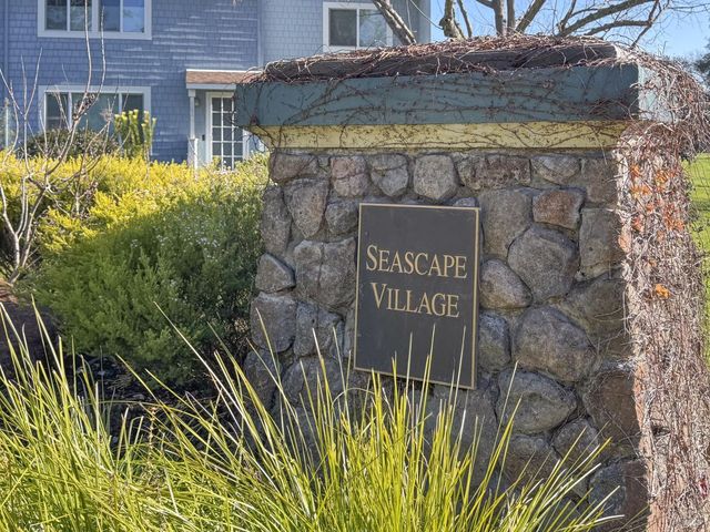 19 Manchester Ct, Novato, CA 94947