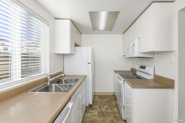 19 Manchester Ct, Novato, CA 94947