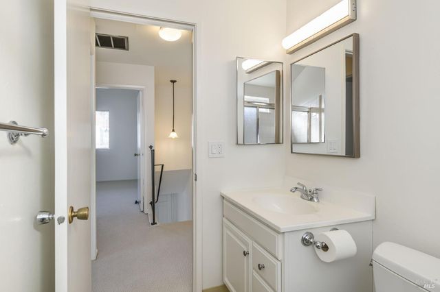 19 Manchester Ct, Novato, CA 94947