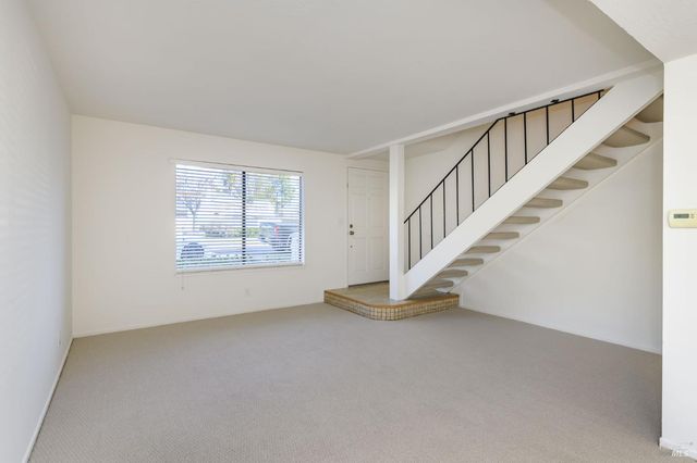 19 Manchester Ct, Novato, CA 94947