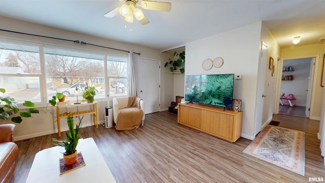 411 CAPRI Street, Pekin, IL 61554