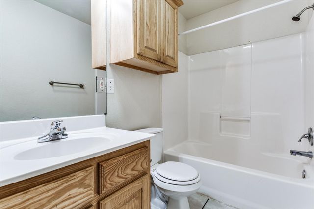 1008 Treys Court, Sanger, TX 76266