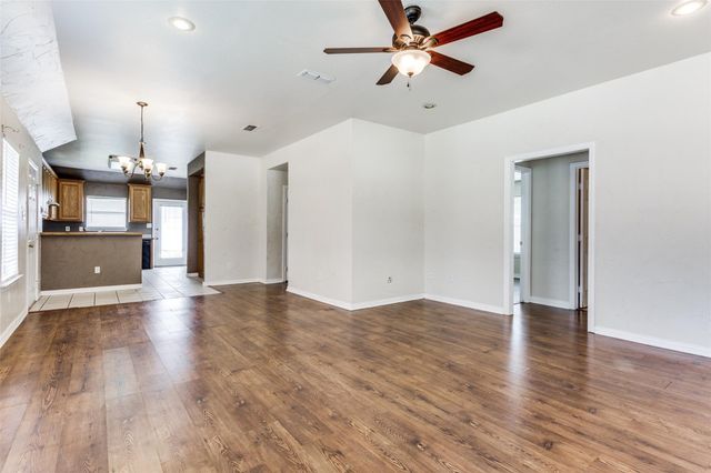 1008 Treys Court, Sanger, TX 76266