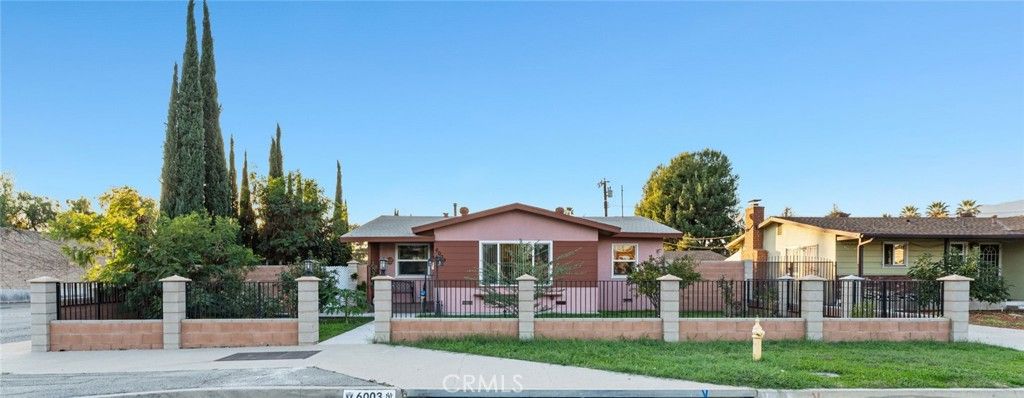 Image 3 of property listing at 6003 N Briargate, Glendora, CA 91740