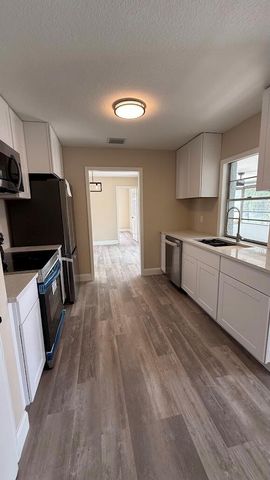 548 SE Oceanspray Terrace, Port St Lucie, FL 34983