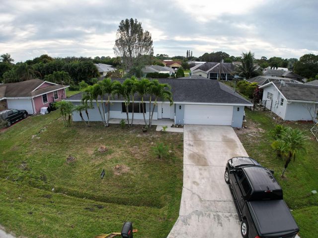 548 SE Oceanspray Terrace, Port St Lucie, FL 34983