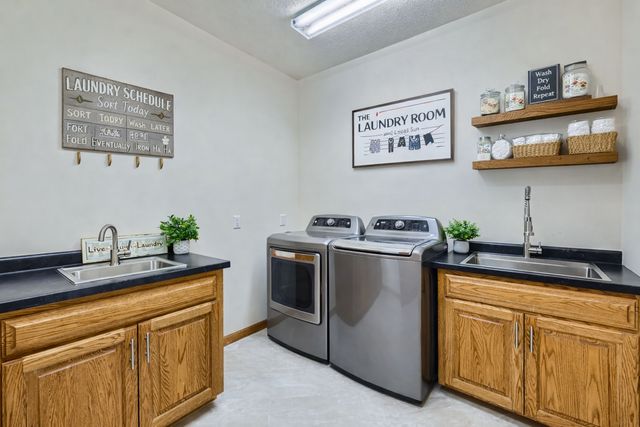 4 W Bay Lane, North Oaks, MN 55127
