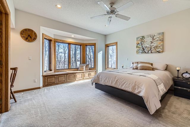 4 W Bay Lane, North Oaks, MN 55127