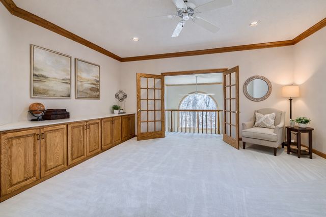 4 W Bay Lane, North Oaks, MN 55127