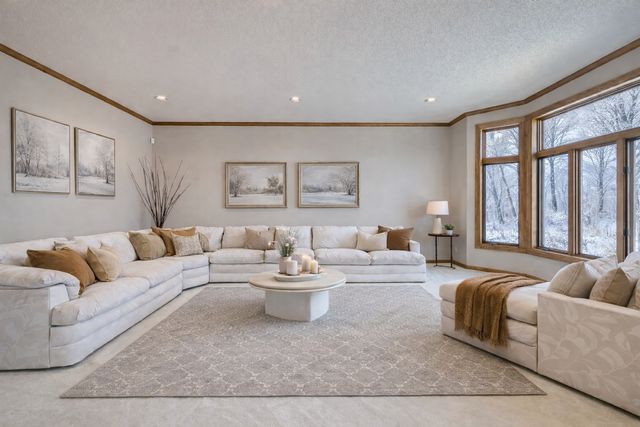 4 W Bay Lane, North Oaks, MN 55127