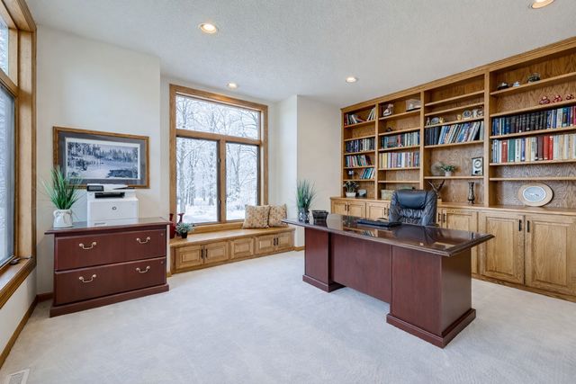 4 W Bay Lane, North Oaks, MN 55127