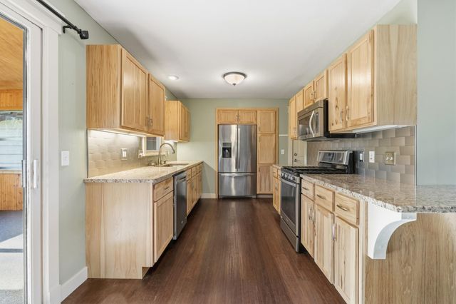7611 Laredo Drive, Chanhassen, MN 55317