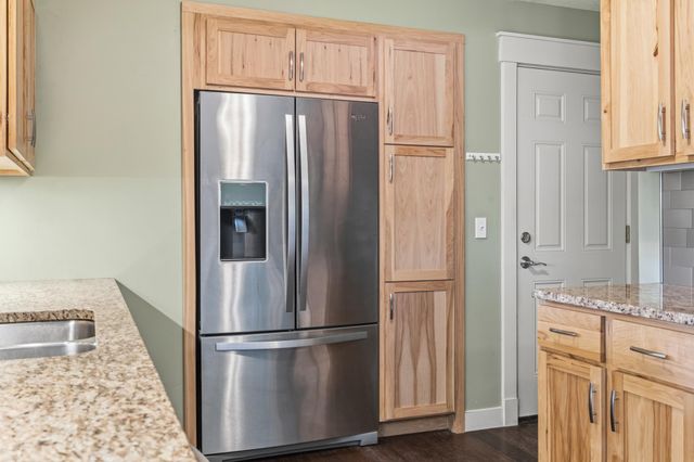 7611 Laredo Drive, Chanhassen, MN 55317