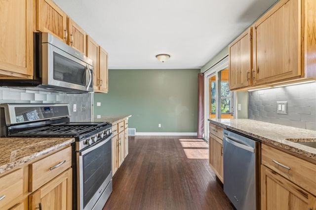 7611 Laredo Drive, Chanhassen, MN 55317