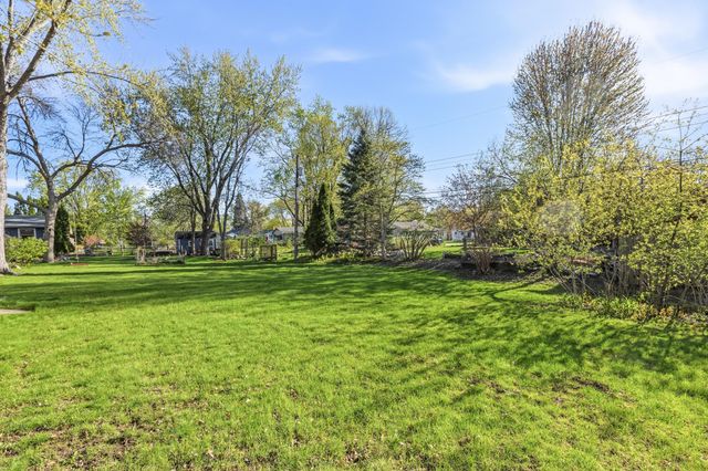 7611 Laredo Drive, Chanhassen, MN 55317
