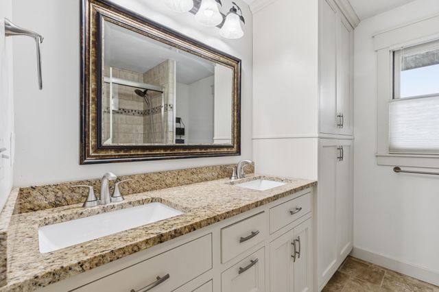 7611 Laredo Drive, Chanhassen, MN 55317