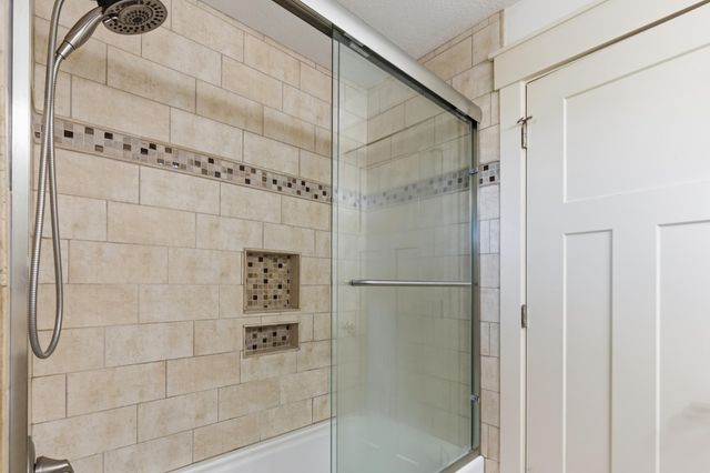 7611 Laredo Drive, Chanhassen, MN 55317