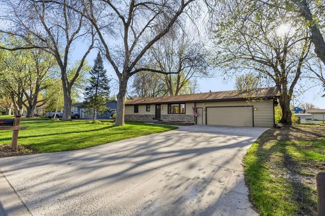 7611 Laredo Drive, Chanhassen, MN 55317